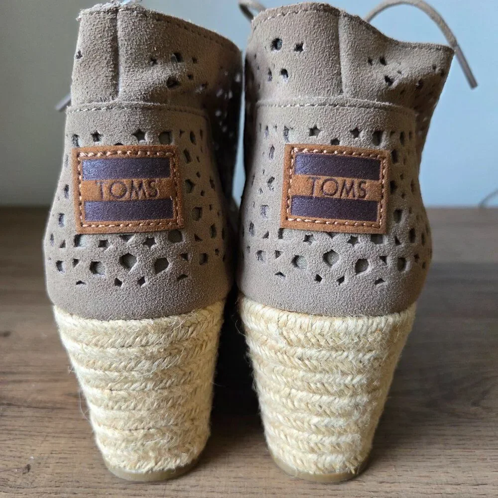 NEW W/O BOX TOMS TAUPE EXPADRILLE WEDGE LEATHER UPPER BOOTIES SIZE 9 WMNS